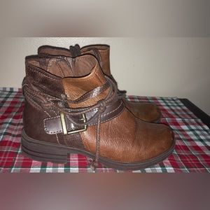 Earth Two-Toned Ankle Boots